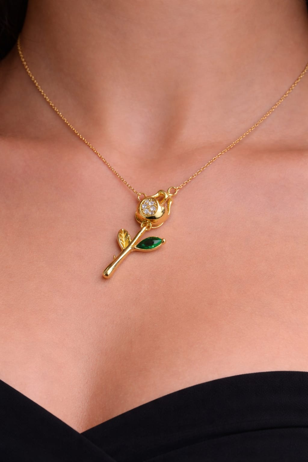 Golden Bloom Pendant 🌹