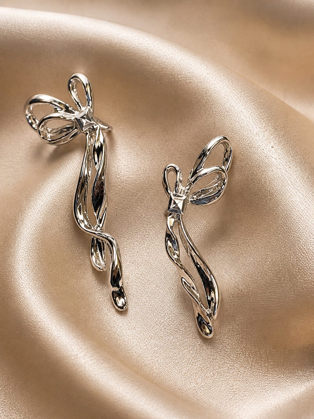 Elaris Drop Earrings